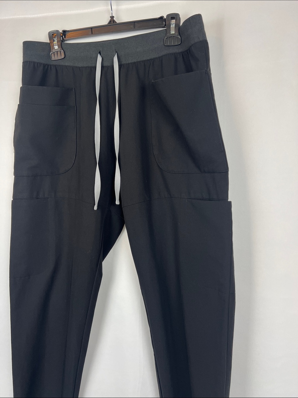 FIGS Black Jogger 7 Pocket Scrub Pants- Size L Tall - Picture 5 of 9